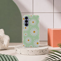 Samsung Galaxy S26 Plus-deksel Kamille med hvite prestekrager på mintgrønn bakgrunn i lyst interiør