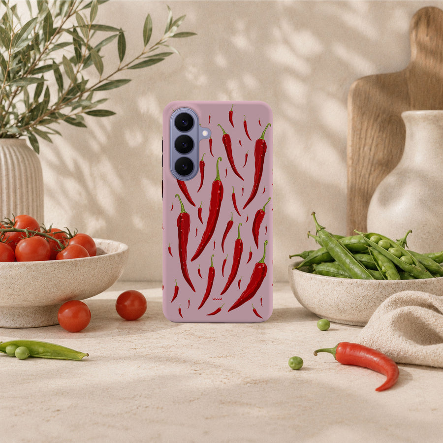 Samsung Galaxy S26 Plus-deksel Sterk pepper med røde chilipepper på støvet rosa bakgrunn i lyst interiør