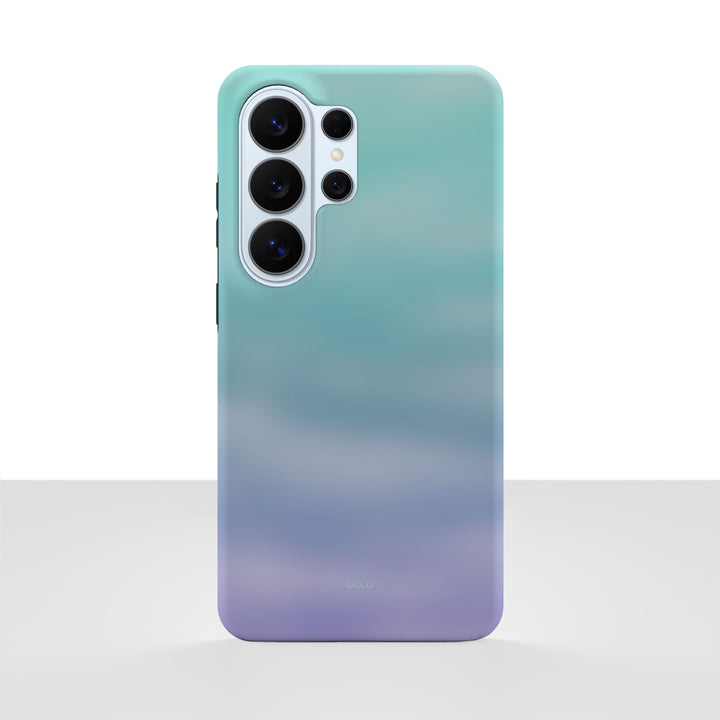 Samsung Galaxy S26 Ultra deksel Himmeldis med blågrønn og lilla gradient på hvit bakgrunn.