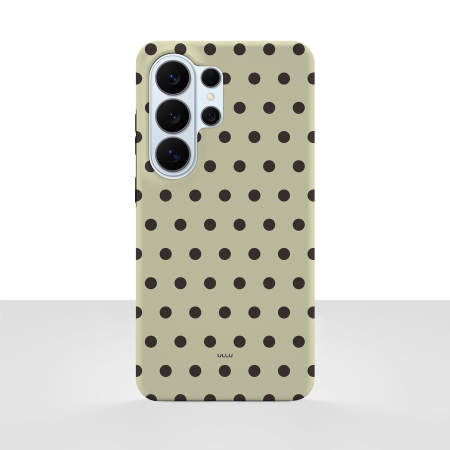 Samsung Galaxy S26 Ultra-deksel Kaffe polkadots med svarte prikker på lys kaffefarget bakgrunn, vist bakfra