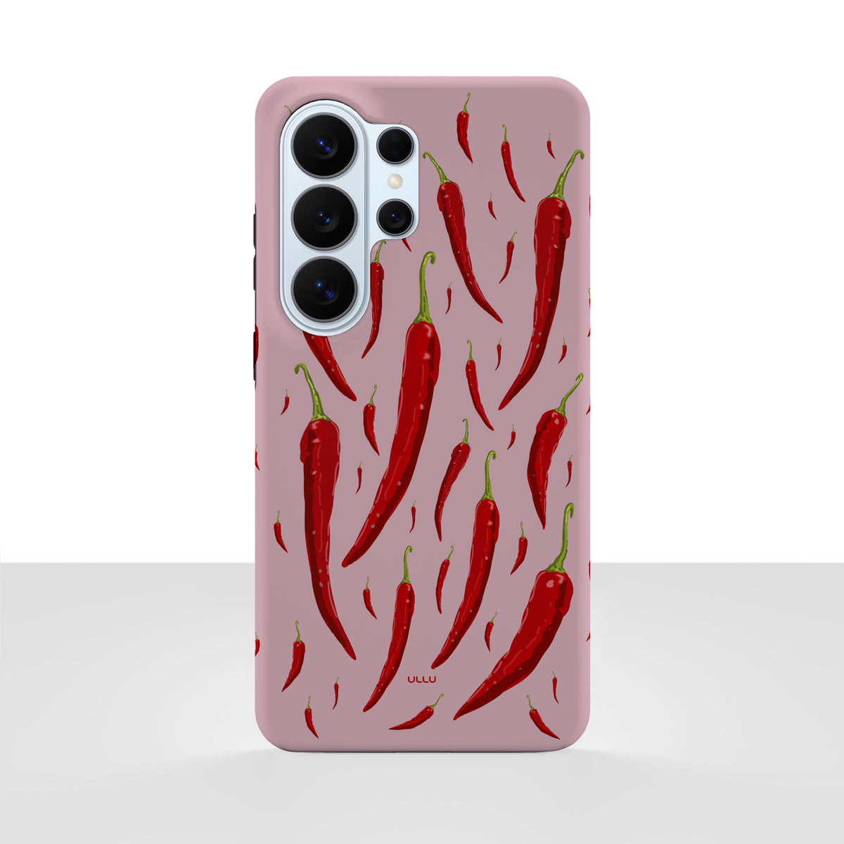 Samsung Galaxy S26 Ultra-deksel Sterk pepper med røde chilipepper på støvet rosa bakgrunn, vist bakfra