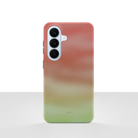 Samsung Galaxy S26 deksel Koraldis med varm korall, oransje og grønn gradient på hvit bakgrunn.