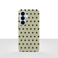 Samsung Galaxy S26-deksel Kaffe polkadots med svarte prikker på lys kaffefarget bakgrunn, vist bakfra