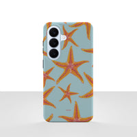 Samsung Galaxy S26-deksel Sjøstjerner med oransje sjøstjerner på lyseblå bakgrunn, vist bakfra