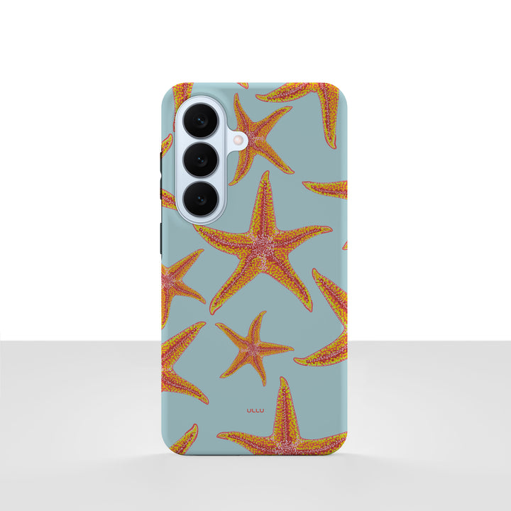 Samsung Galaxy S26-deksel Sjøstjerner med oransje sjøstjerner på lyseblå bakgrunn, vist bakfra