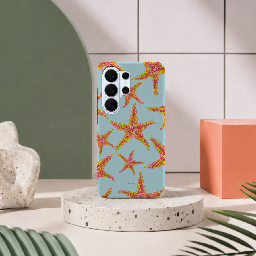 Samsung Galaxy S26 Ultra-deksel Sjøstjerner med oransje sjøstjerner på lyseblå bakgrunn i lyst interiør