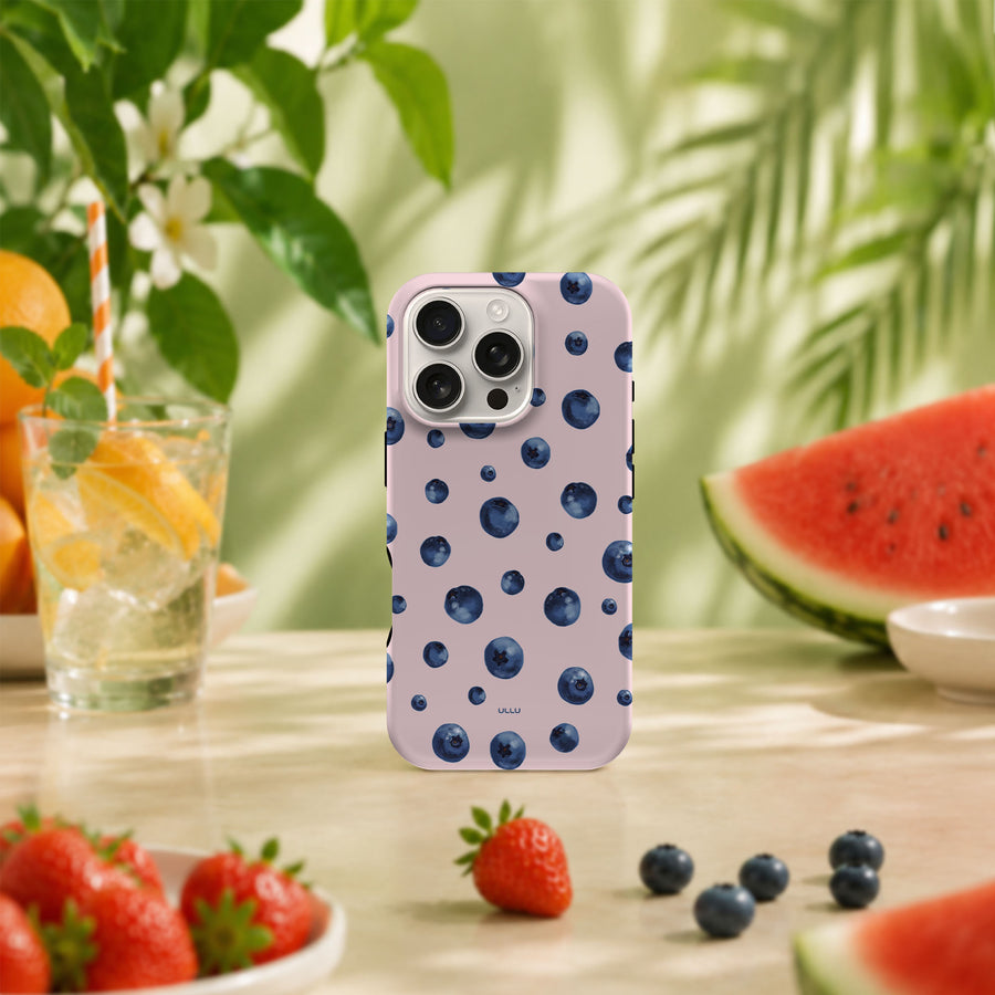iPhone 16 Pro deksel Saftige blåbær med blåbær i tropisk sommermiljø med frukt og grønne planter