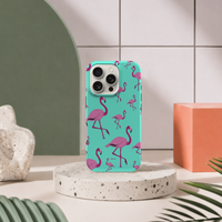 iPhone 16 Pro deksel Flamingos med rosa flamingoer i moderne pastellinteriør med grønn bue og terrazzo sokkel