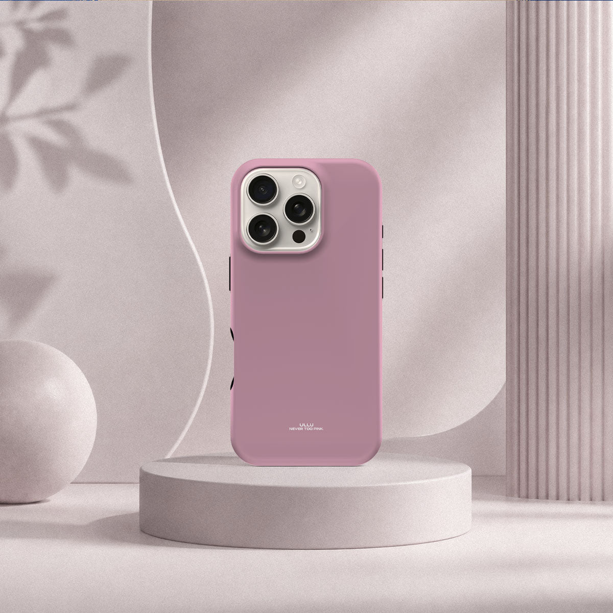 iPhone 16 Pro-deksel Never too PINK med en ren, dempet rosatone i lyst interiør