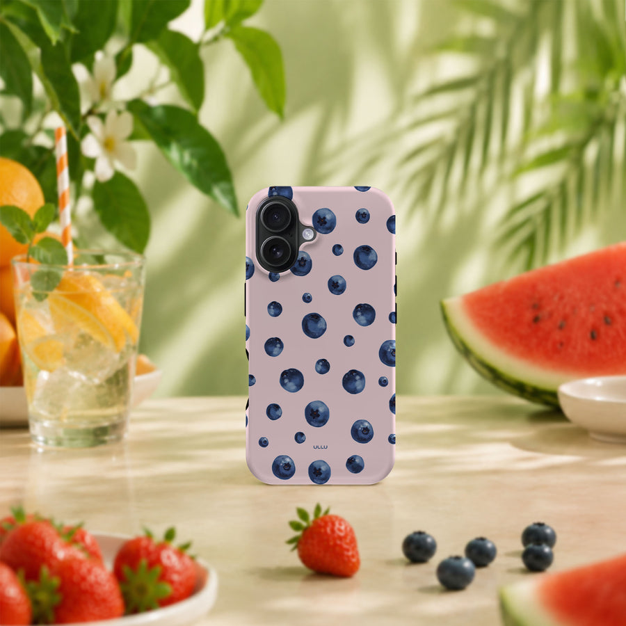 iPhone 16 deksel Saftige blåbær med blåbær i tropisk sommermiljø med frukt og grønne planter
