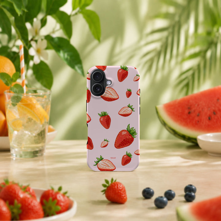 iPhone 16 deksel Jordbær med røde jordbær i tropisk sommermiljø med frukt og grønne planter
