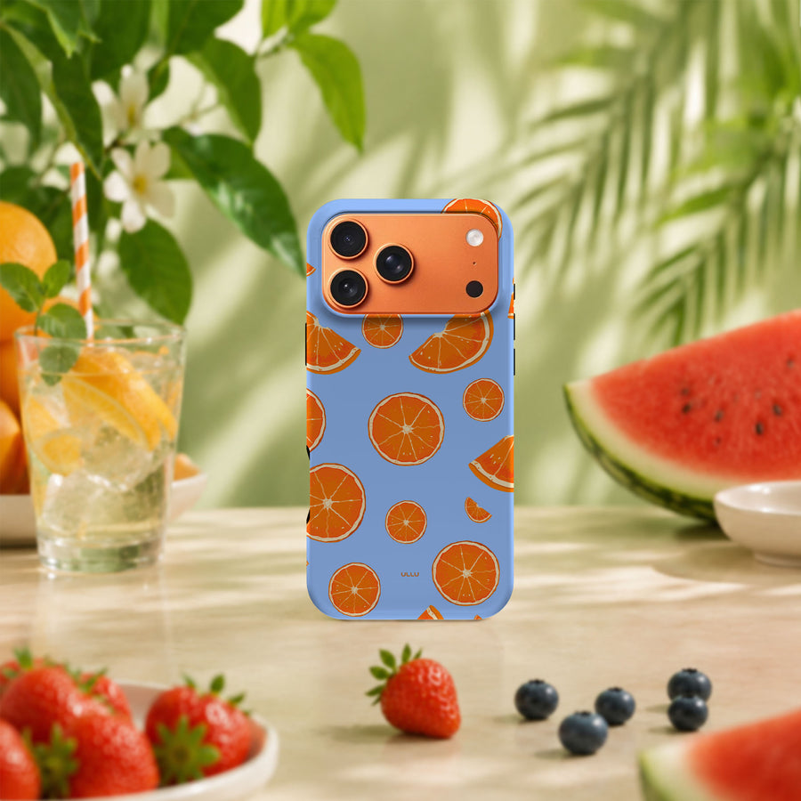 iPhone 17 Pro Max deksel Appelsin med appelsinskiver i tropisk sommermiljø med frukt og grønne planter