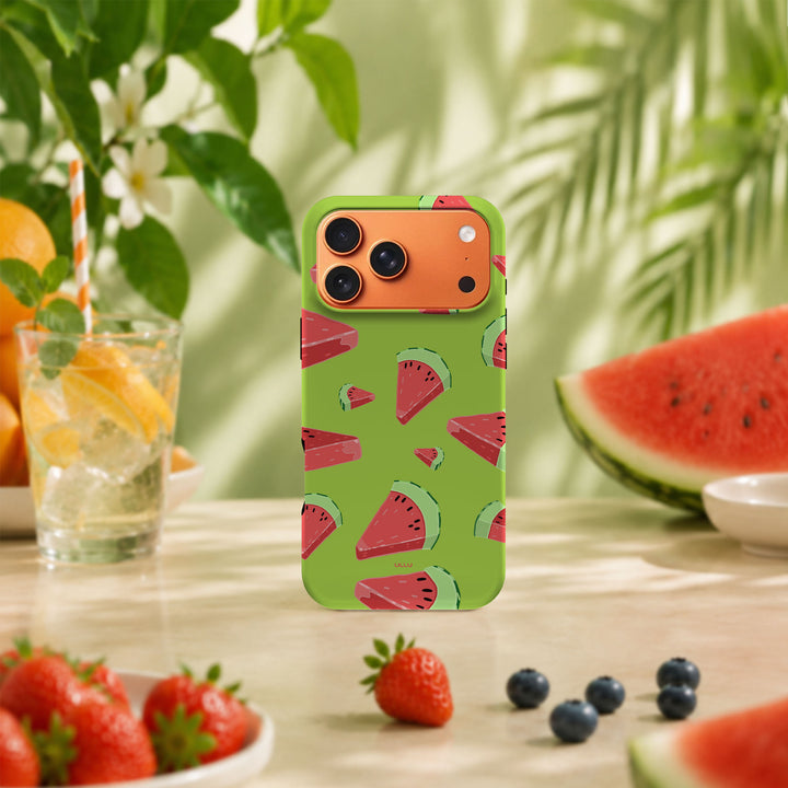 iPhone 17 Pro Max deksel Vannmelon med vannmelonskiver i tropisk sommermiljø med frukt og grønne planter