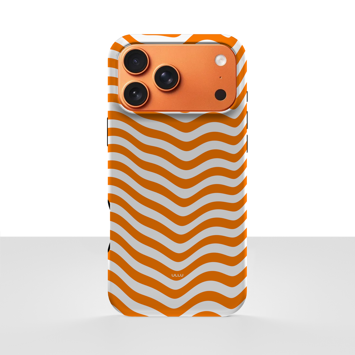 iPhone 17 Pro Max deksel Solbølge med oransje og hvite bølgende striper
