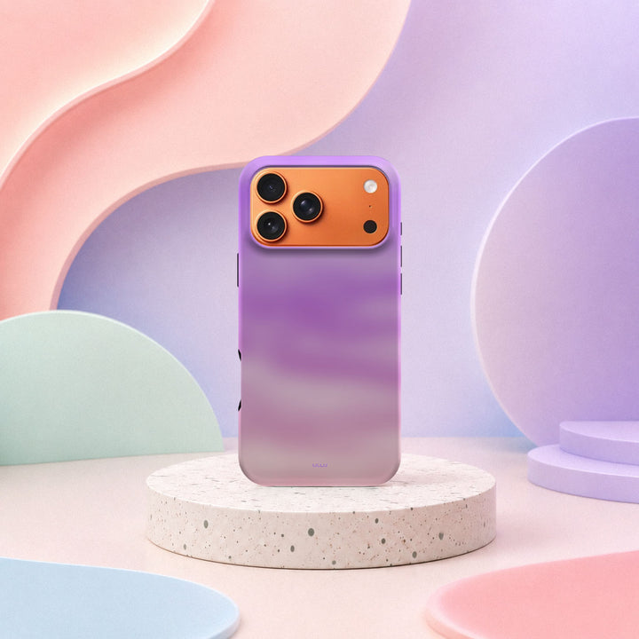 iPhone 17 Pro Max deksel Lilladis med lilla og rosa gradient i mykt pastellinteriør