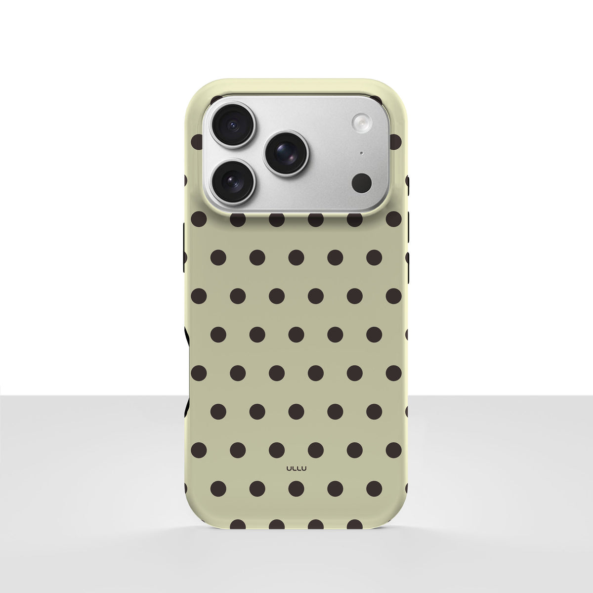 iPhone 17 Pro-deksel Kaffe polkadots med svarte prikker på lys kaffefarget bakgrunn, vist bakfra