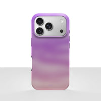 iPhone 17 Pro deksel Lilladis med lilla og rosa gradient på lys bakgrunn