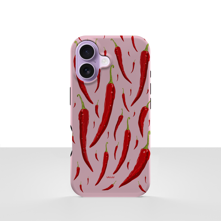 iPhone 17 deksel Chili med røde chilipepper og grønne stilker på lyserosa bakgrunn
