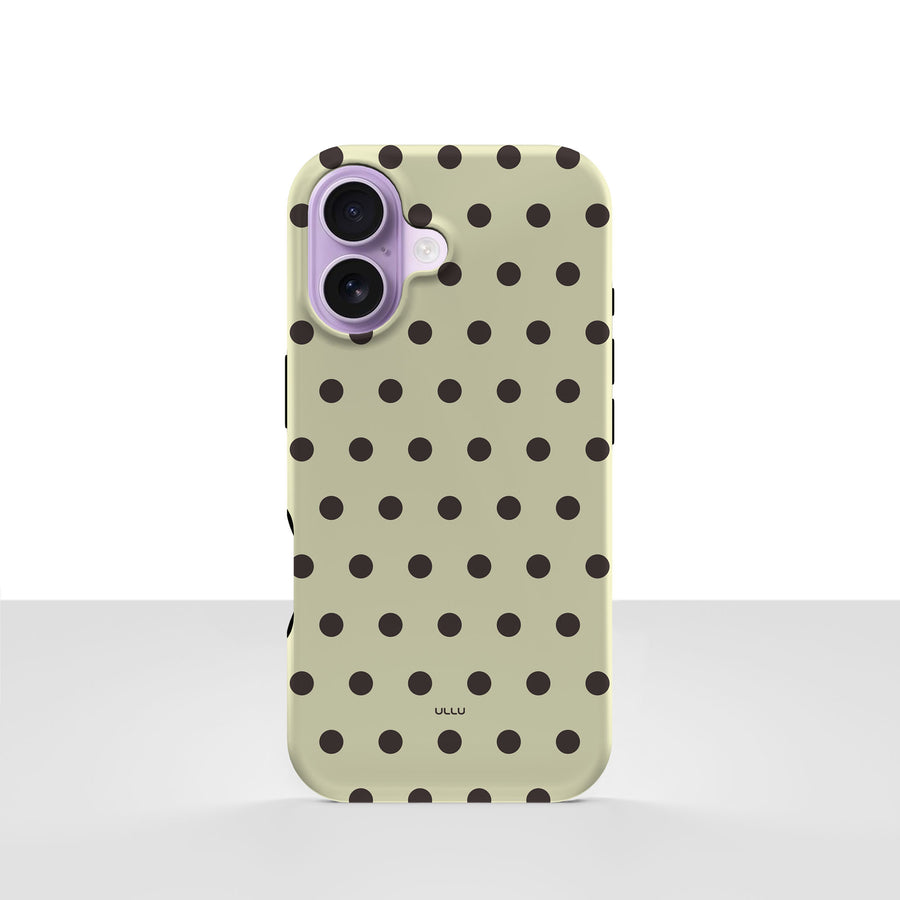 iPhone 17-deksel Kaffe polkadots med svarte prikker på lys kaffefarget bakgrunn, vist bakfra